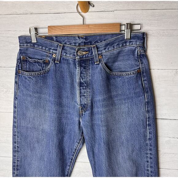 Levis Jeans Mens Size 32 X 30 Blue 501 Button Fly Medium Wash 100% Cotton - Picture 6 of 16